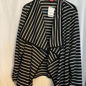 Women long sleeve black and white striped jacket. Size 1X
